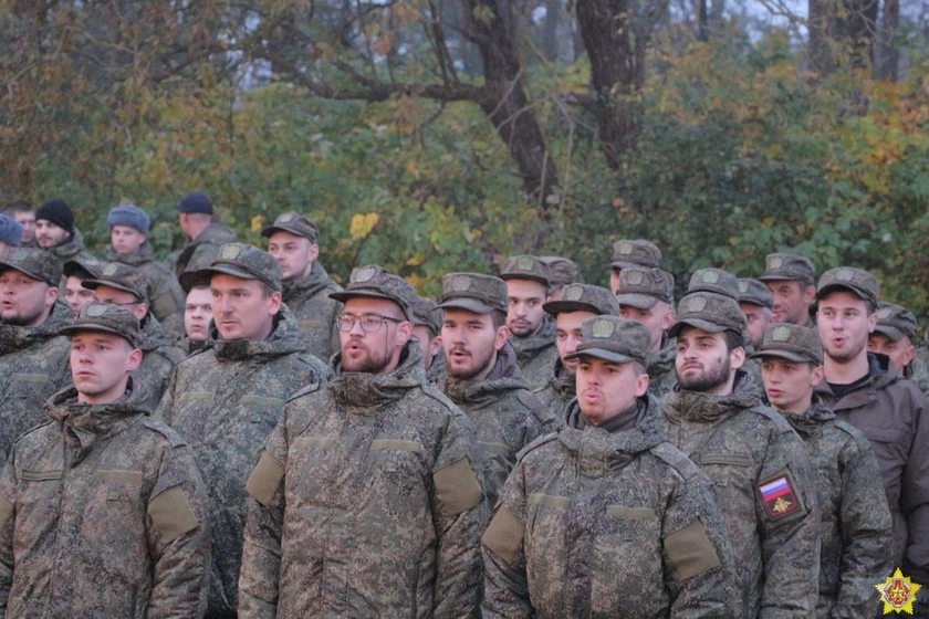 У Білорусь прибули перші ешелони з російськими військовими