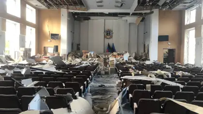 У Донецьку обстріляли будівлю “мерії”