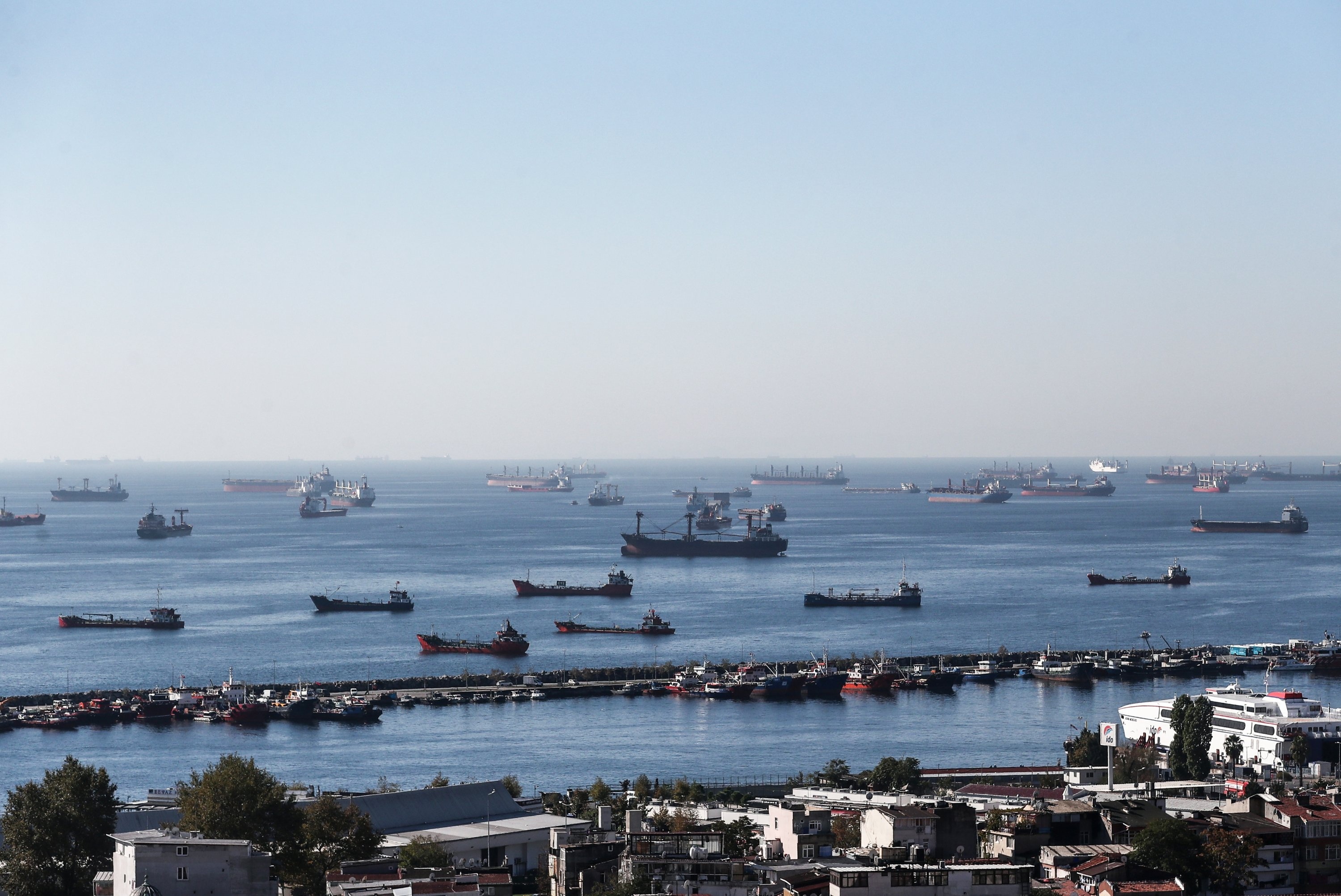 Нападение на порт. Флот. Российские корабли в порту Одессы. Севастополь корабли. Корабли в Севастопольской бухте.