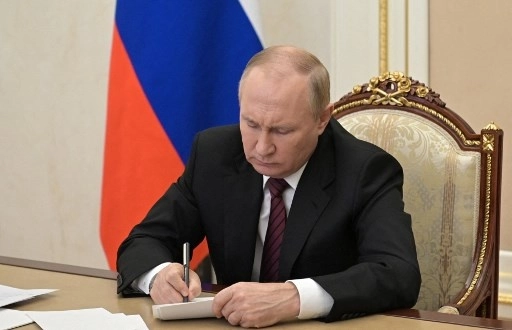 Putin Oversees Training of Nuclear Deterrence Forces: Kremlin