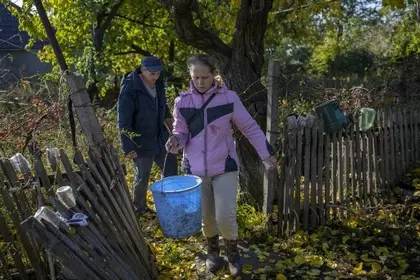 Homesick Ukrainians Test Luck Along Kherson Front
