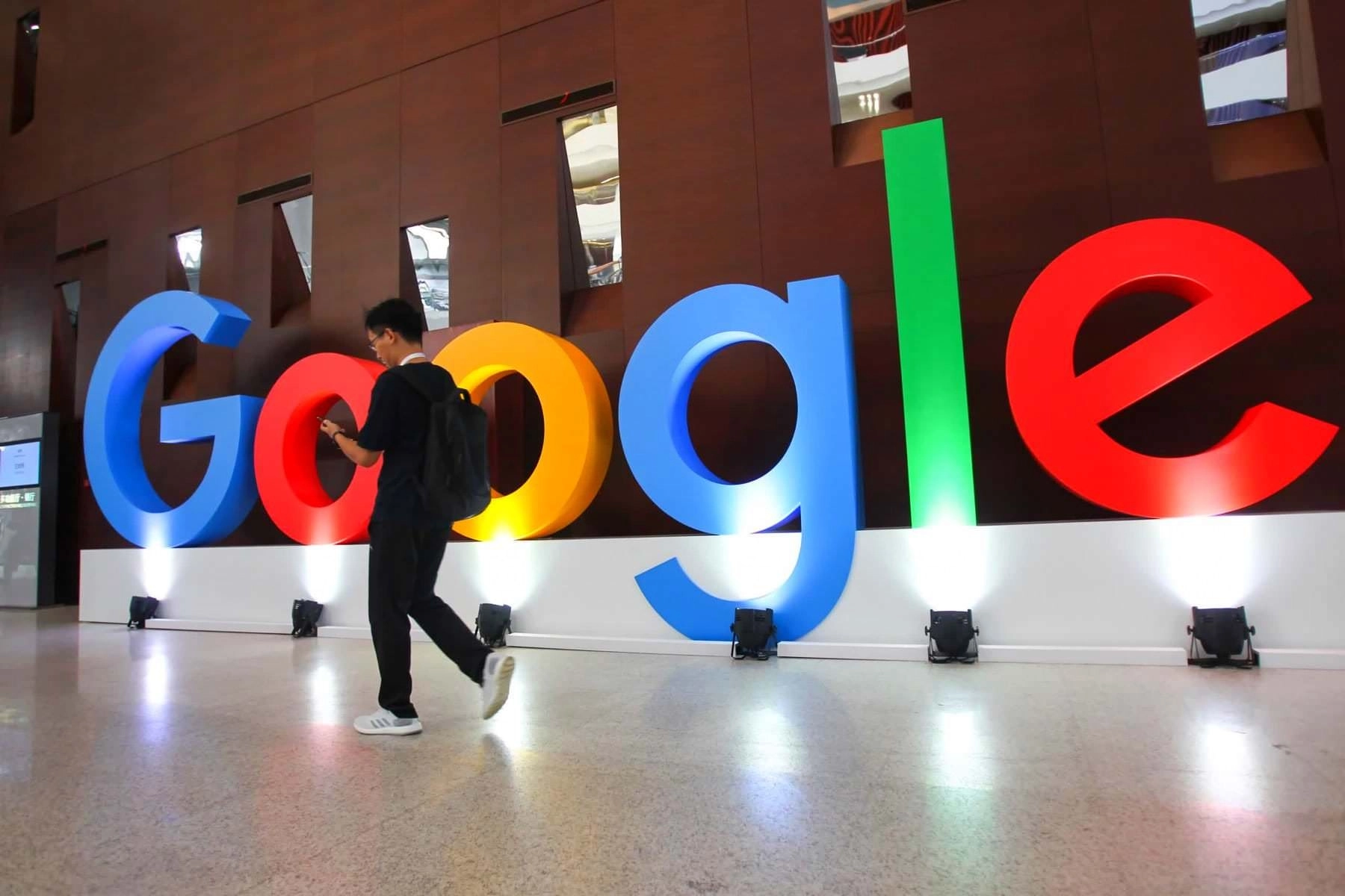 Google запустив застосунок Look to Speak в Україні, що полегшує спілкування людям із вадами мови та моторики