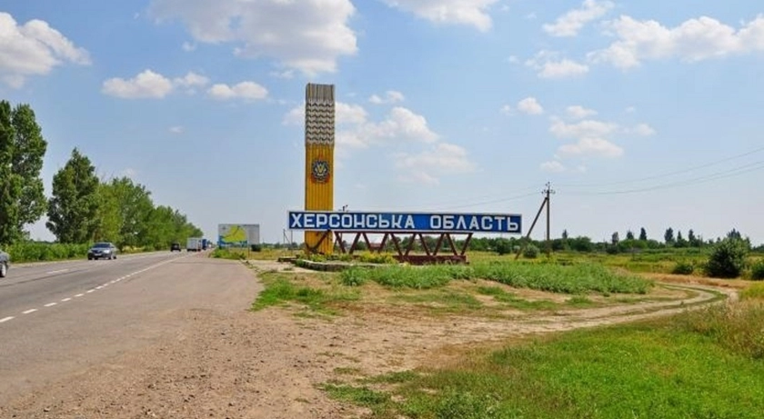 У центрі Херсона вивісили український прапор