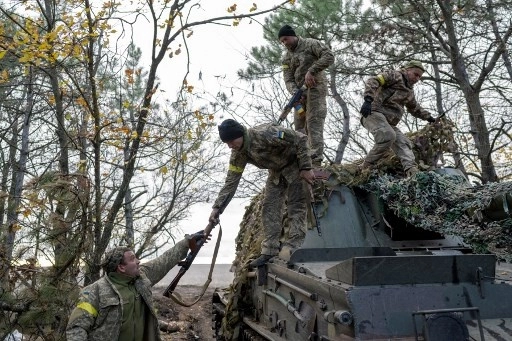 Moscow Says Kherson Pullout Starts as Ukraine Claims Gains