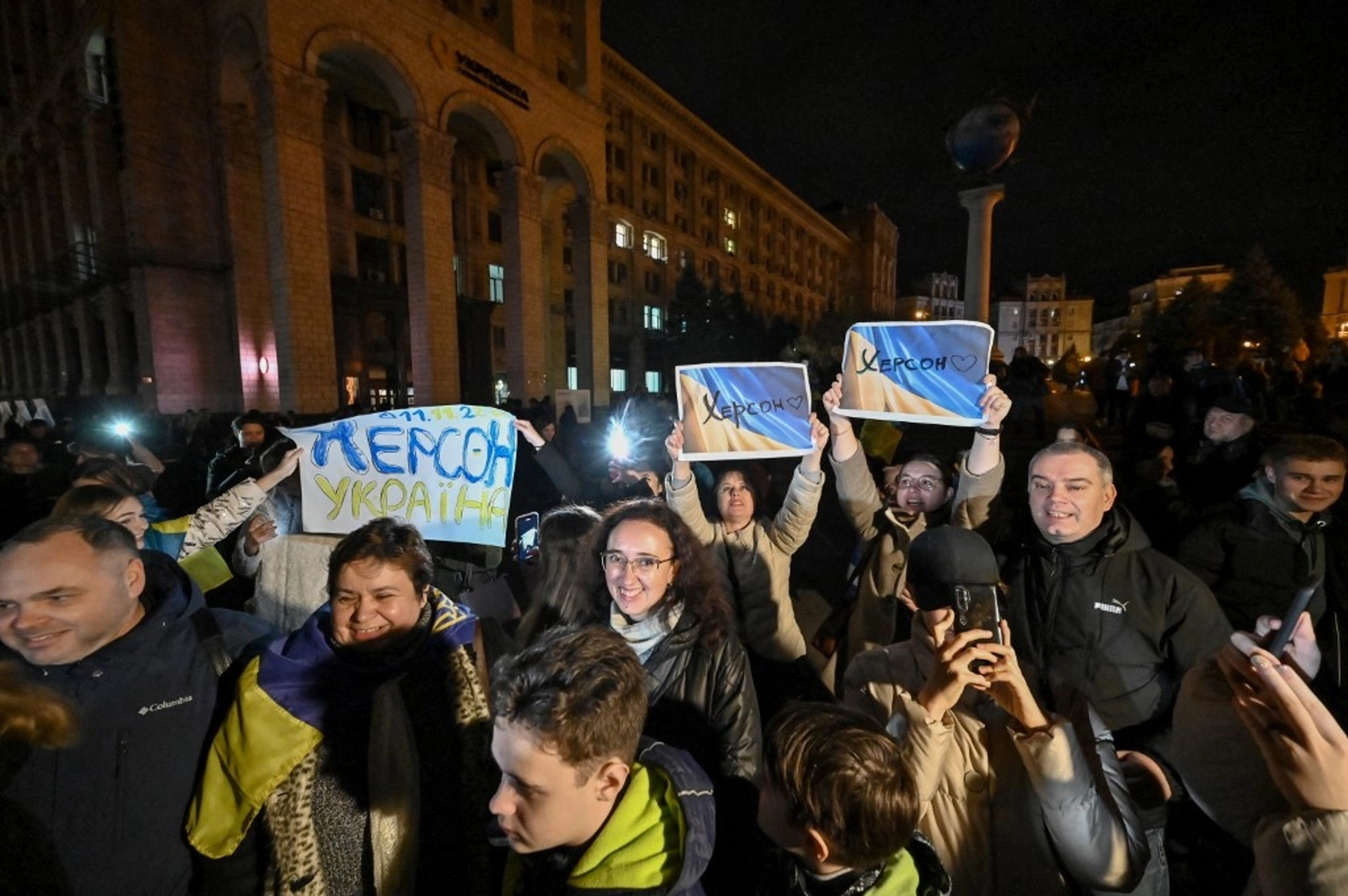 Liberation of Kherson Sparks Outpouring of Joy and Tears in Kyiv