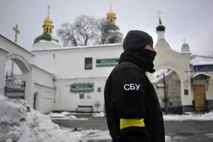 Україна провела обшуки у київському монастирі через ймовірні зв’язки з російською розвідкою