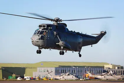 Міноборони Британії передасть Україні три гелікоптери Sea King: один з них вже прибув