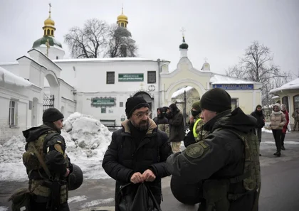 الأمن الأوكراني يداهم أديرة دينية بحثا عن جواسيس روس