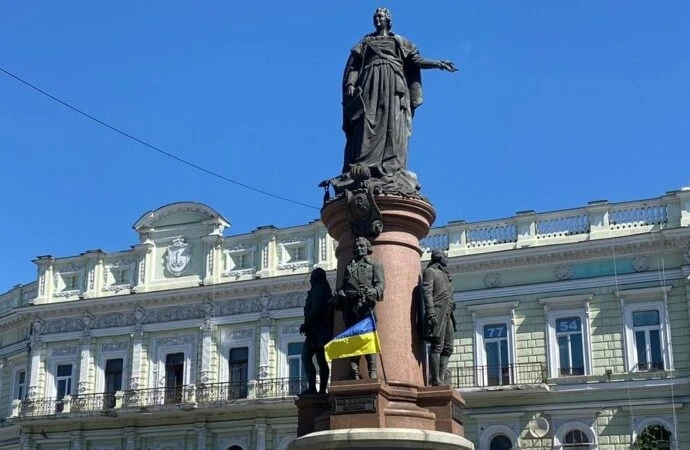 Одеська міськрада підтримала демонтаж пам’ятників Катерині II та Суворову