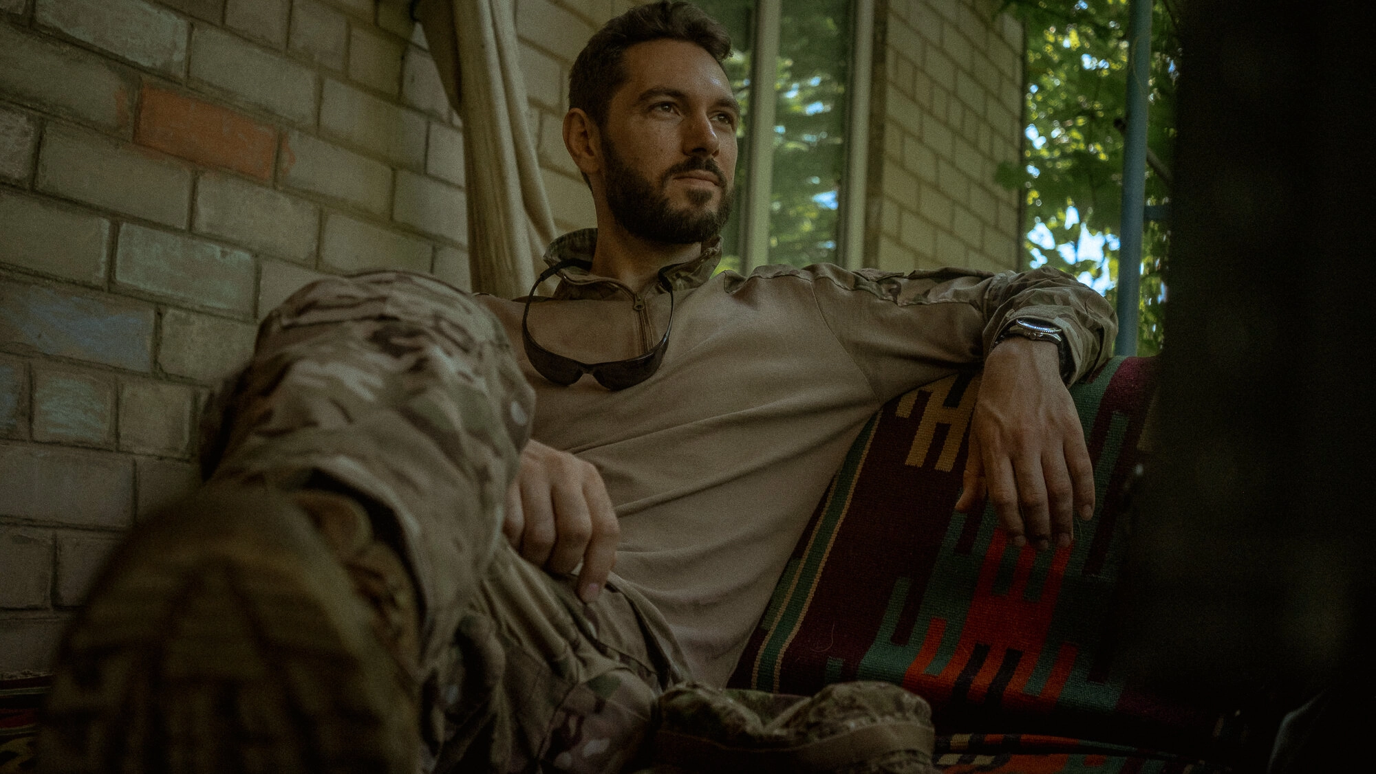 Azov Special Operations Regiment (SSO) member Viktor Pavlov relaxes following a patrol in the southern Zaporizhia sector / 
Віктор Павлов відпочиває після патрулювання на Запорізькому напрямку