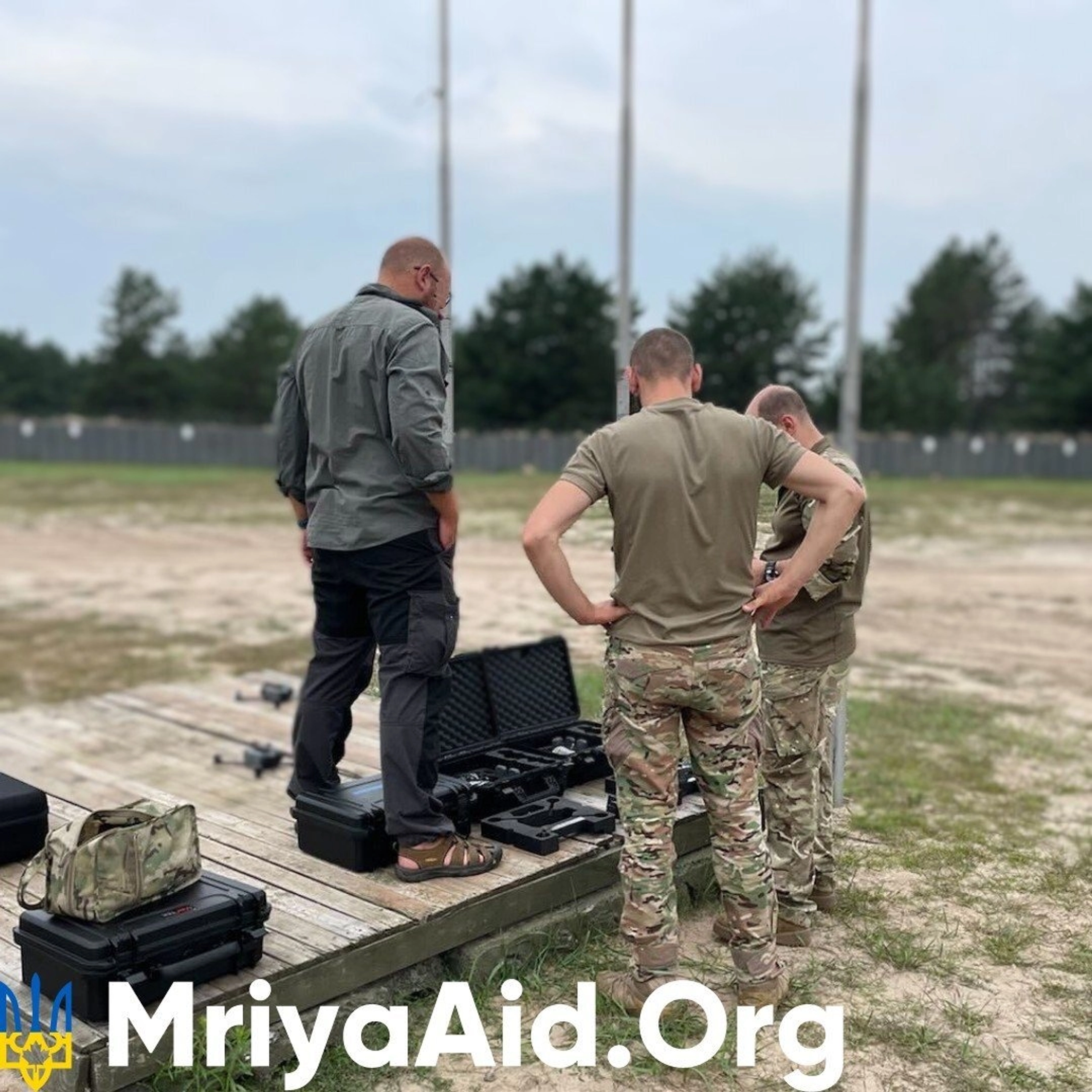 Mriya Aid, некомерційна організація, яка налічує десятки волонтерів і очолюється Мелані Лейк, підполковником армії Канади.