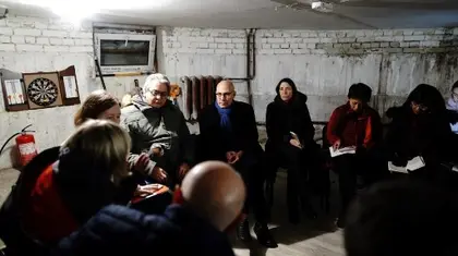 المفوض السامي لحقوق الإنسان يجرى اجتماعات بأحد الملاجئ في أوكرانيا بسبب القصف الروسي