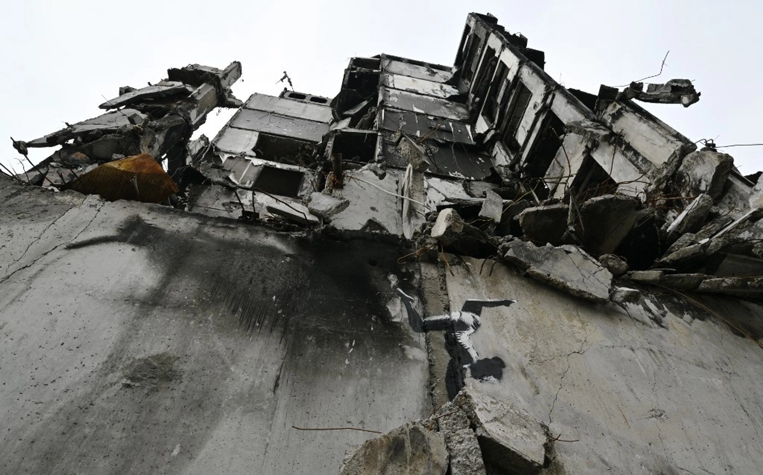    This photograph taken on November 12, 2022 shows a graffiti made by Banksy on the wall of a destroyed building in Borodyanka.