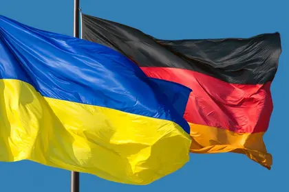 Німеччина пообіцяла Україні більше зброї та боєприпасів