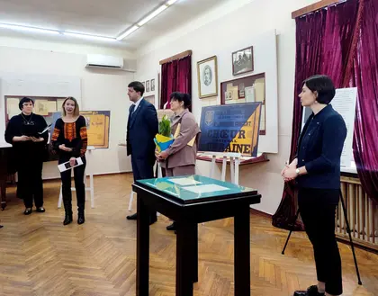 Українцям вперше показали оригінальний рукопис "Щедрика" Леонтовича та лист Петлюри