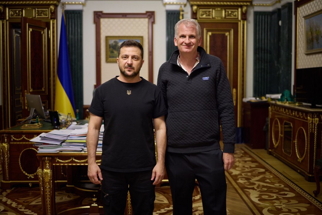 Volodymyr Zelenskyy and a historian, writer Timothy Snyder. Photo by the Presidential Office