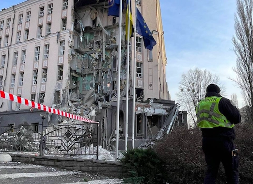 Ракетний обстріл України: росіяни вбили людину та пошкодили житлові будинки