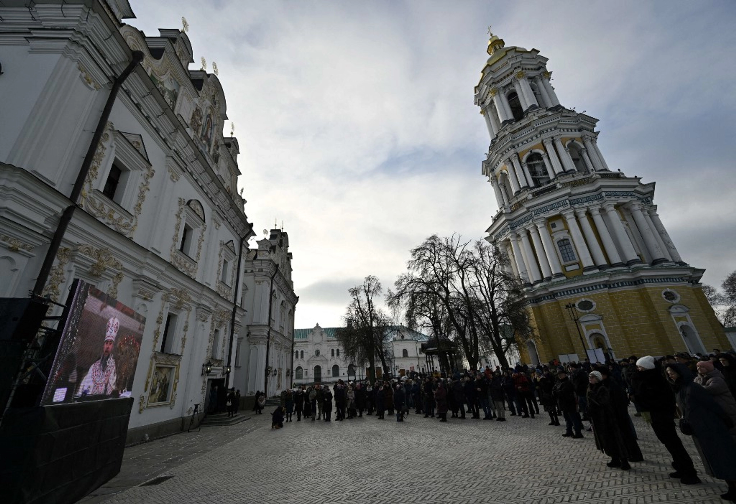 Little Respite in Fighting as Ukraine Marks Orthodox Christmas