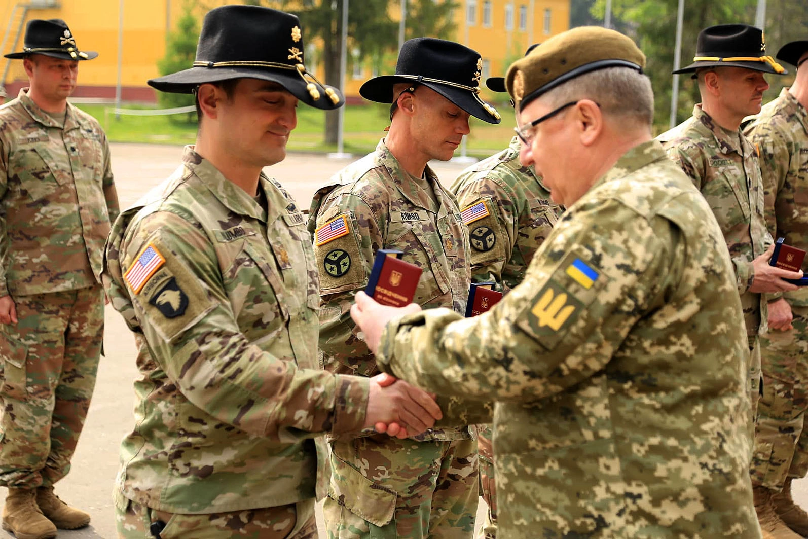 Ukraine’s Armed Forces Lieutenant General Pavlo Tkachuk decorates U.S. Army personnel during the transfer of authority ceremony of the JMTG-U training mission at the Yavoriv training range on May 2, 2019.