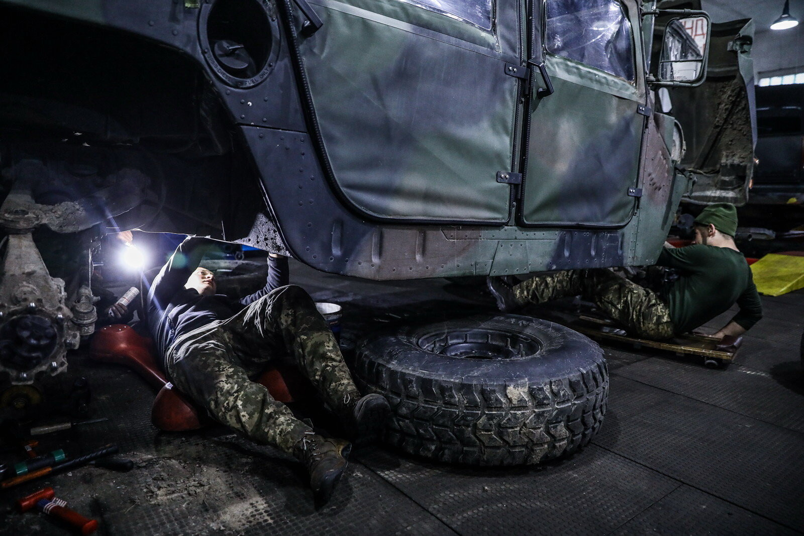 A technician repairs a Humvee vehicle at a Ukrainian army&#8217;s maintenance and overhaul workshop in the city of Zhytomyr on Nov. 20, 2020.