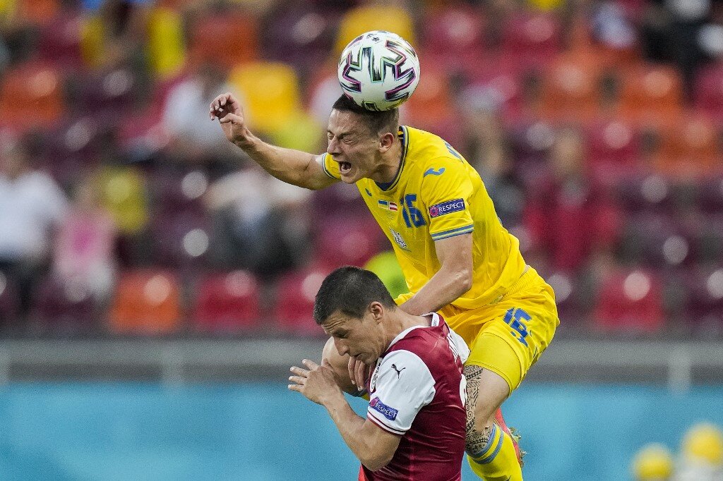 Austria&#8217;s defender Stefan Lainer (L) fights for the ball with Ukraine&#8217;s defender Vitaliy Mykolenko during the UEFA EURO 2020 Group C football match between Ukraine and Austria at the National Arena in Bucharest on June 21, 2021. 