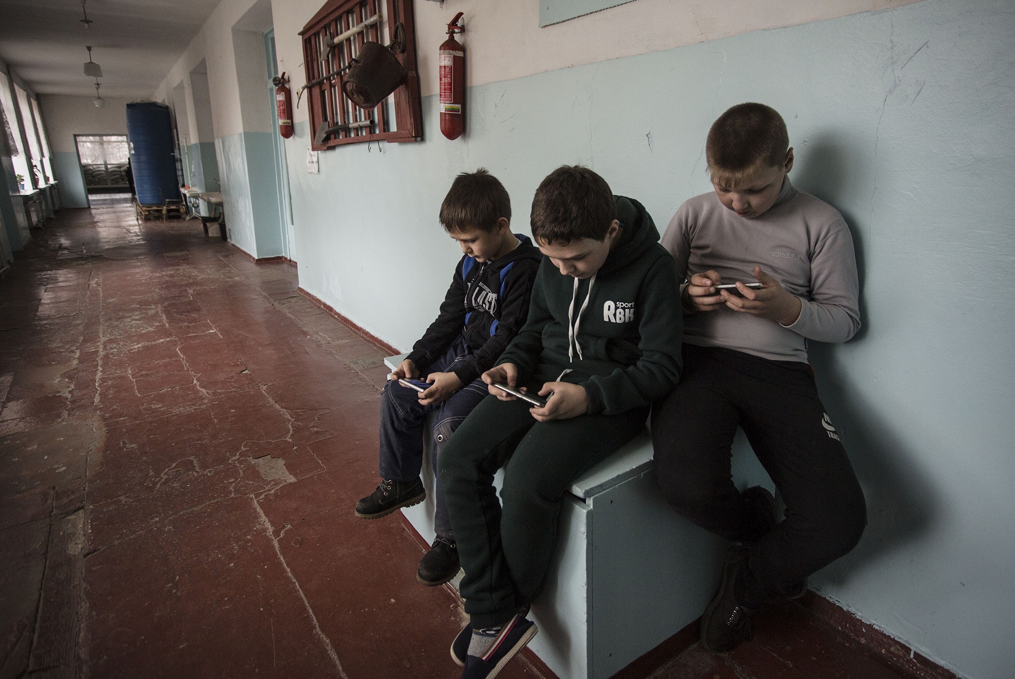 Students play mobile games at school in Verkniotoretske, Donetsk Oblast on Nov. 28.