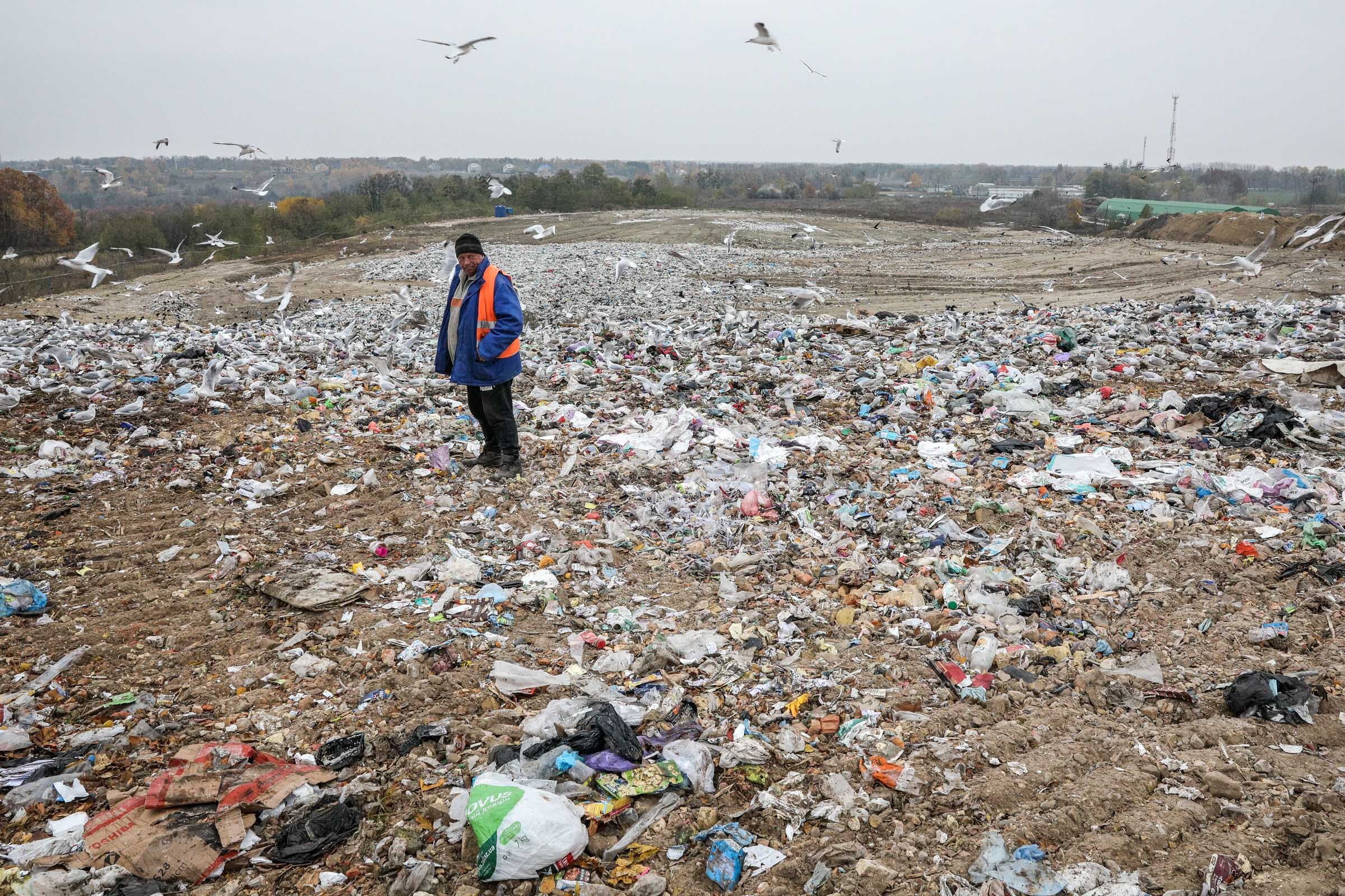 A worker stands at the landfill No. 5 in Pidhirtsi, Kyiv Oblast. 