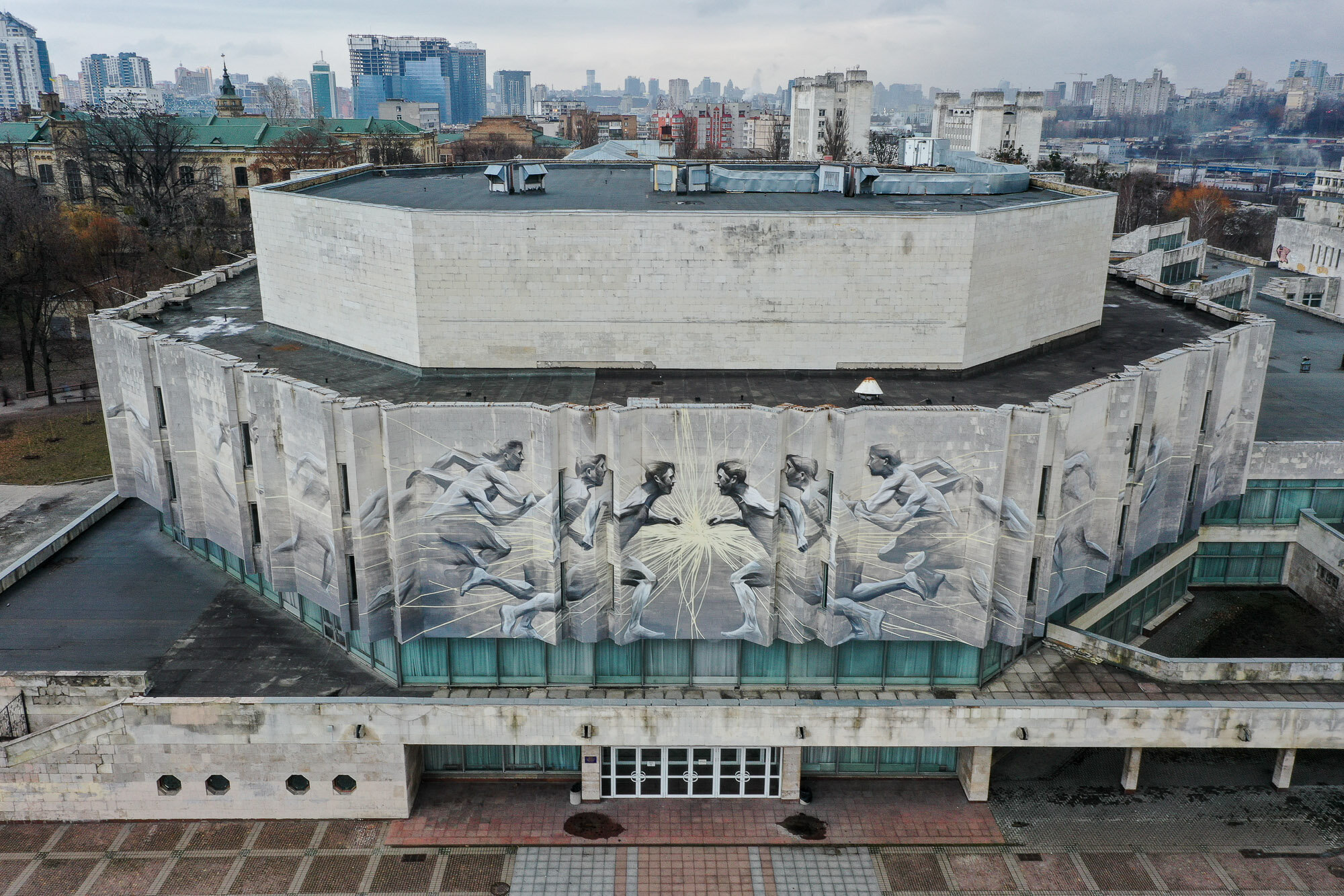 The Igor Sikorsky Kyiv Polytechnic Institute is located near the Politekhnichnyi Instytut metro station.