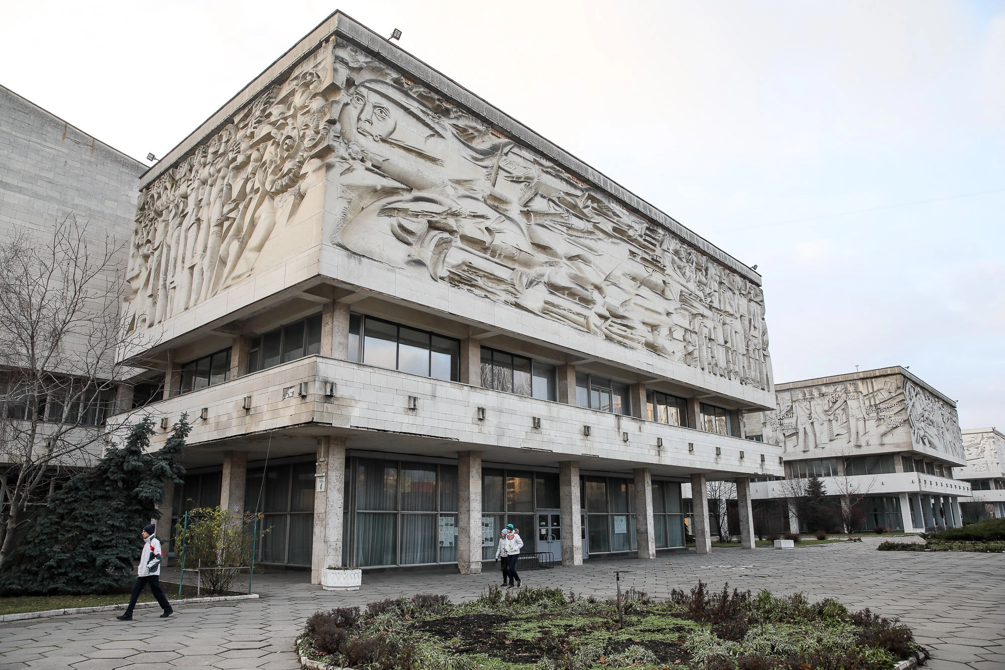 The Cybernetics Faculty of the Taras Shevchenko National University of Kyiv is located near the Vystavkovyi Tsentr metro station.