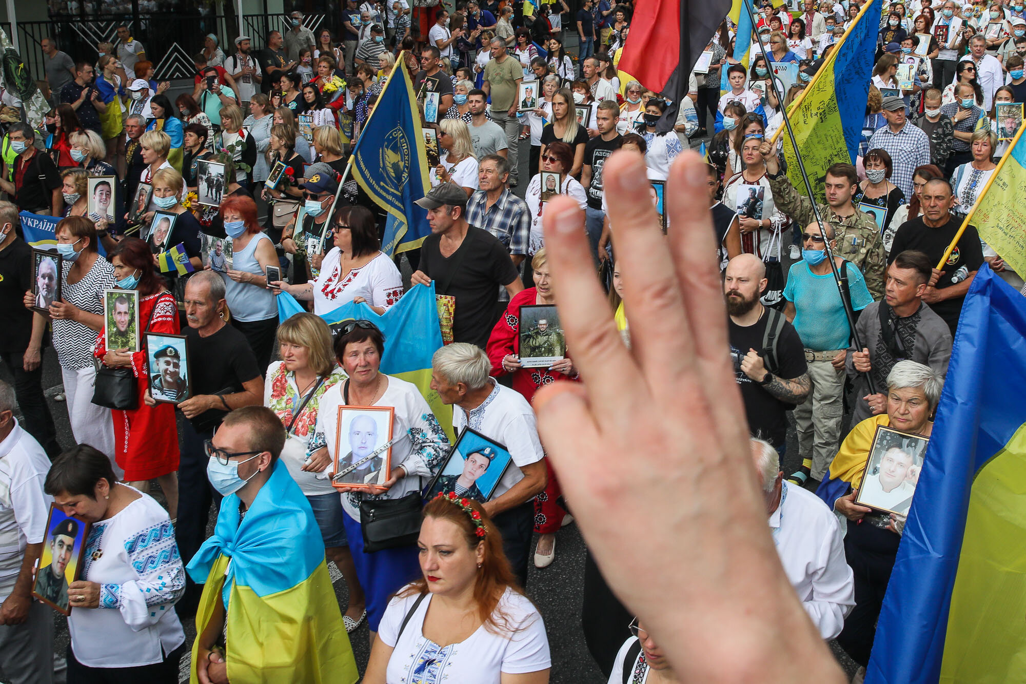People carry portraits of fallen soldiers during the March of Defenders of Ukraine, an event that celebrated Ukraine&#8217;s Independence Day in Kyiv on Aug. 24, 2020.