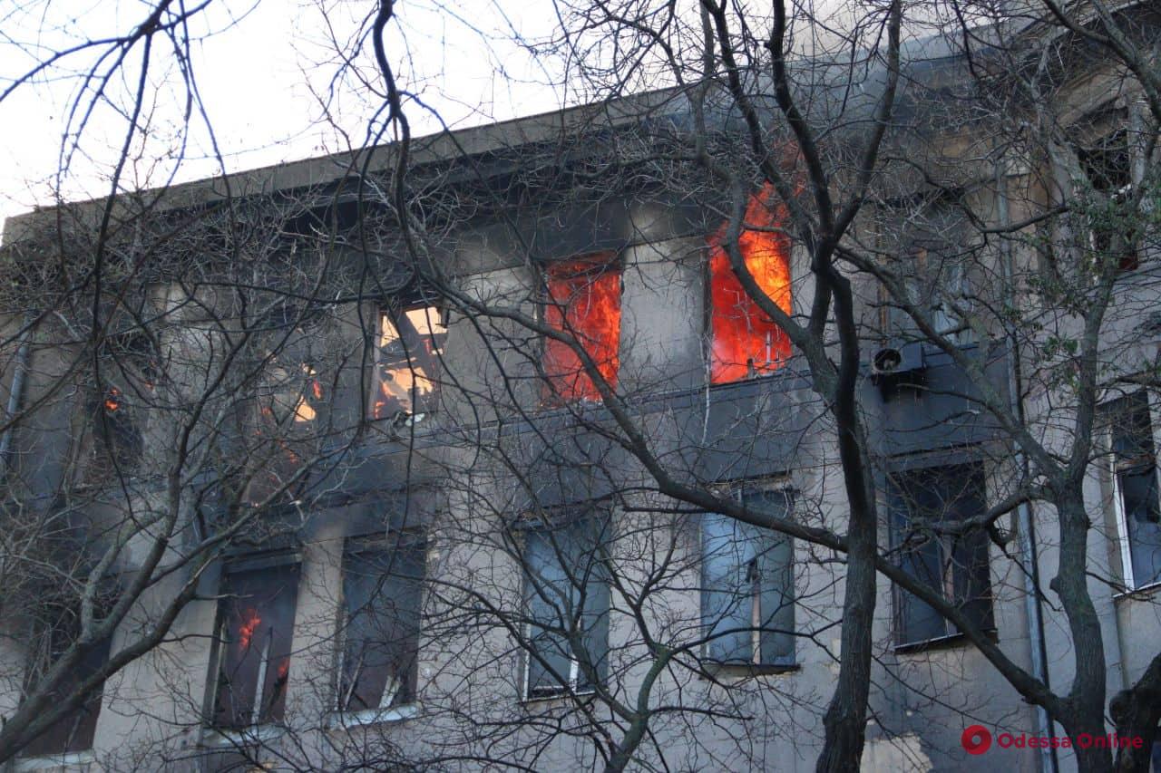 Top floors of the college building located at the intersection of Pushkinska and Troyitska streets burn in central Odesa on Dec. 4, 2019.