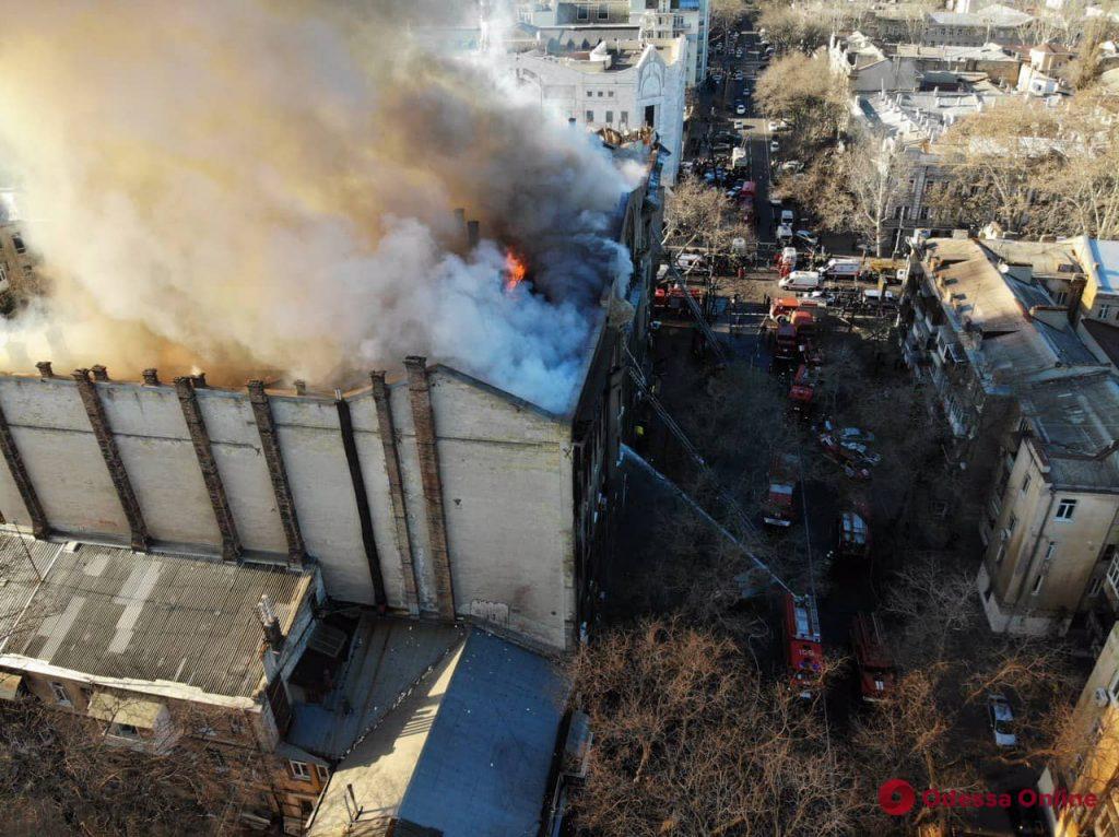An aerial view of the fire at the intersection of Pushkinska and Troyitska streets in central Odesa on Dec. 4, 2019.