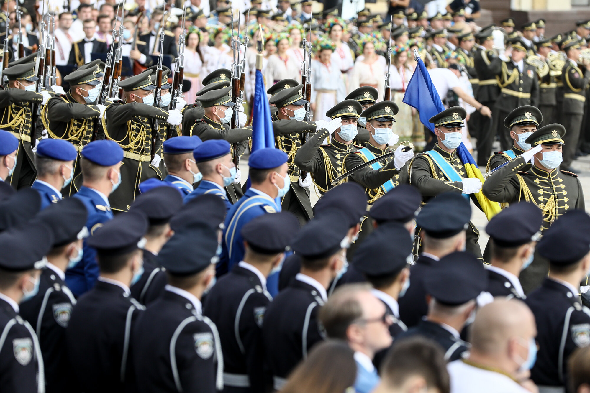 Ukrainian servicepeople participate in a ceremony to celebrate Ukraine&#8217;s Independence Day in Kyiv on August 24, 2020. 