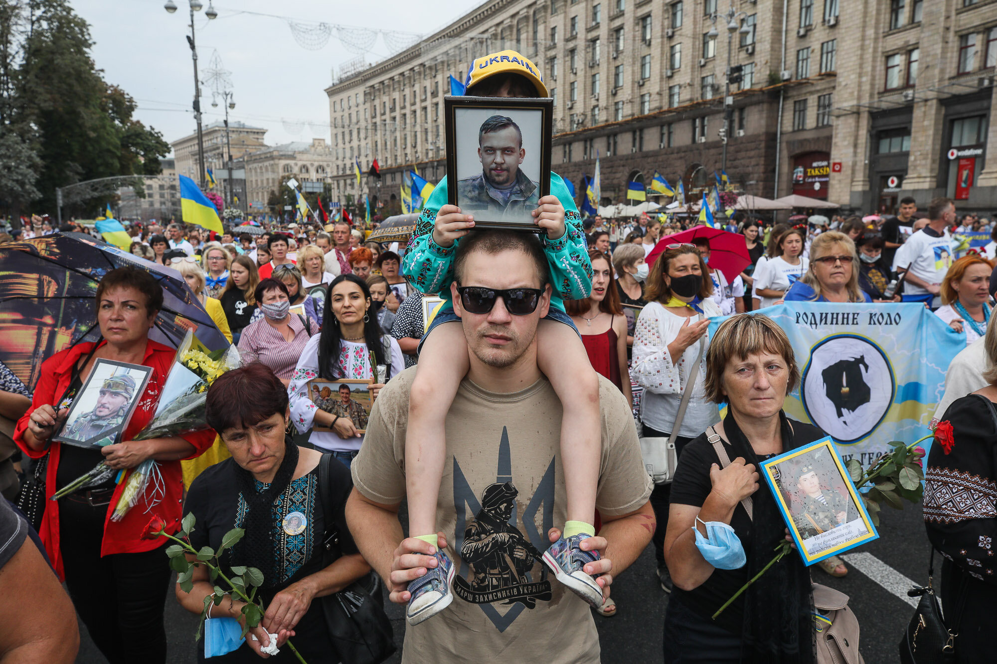 Relatives carry portraits of fallen soldiers during the March of Defenders of Ukraine, an event that celebrated Ukraine&#8217;s Independence Day in Kyiv, on Aug. 24, 2020.