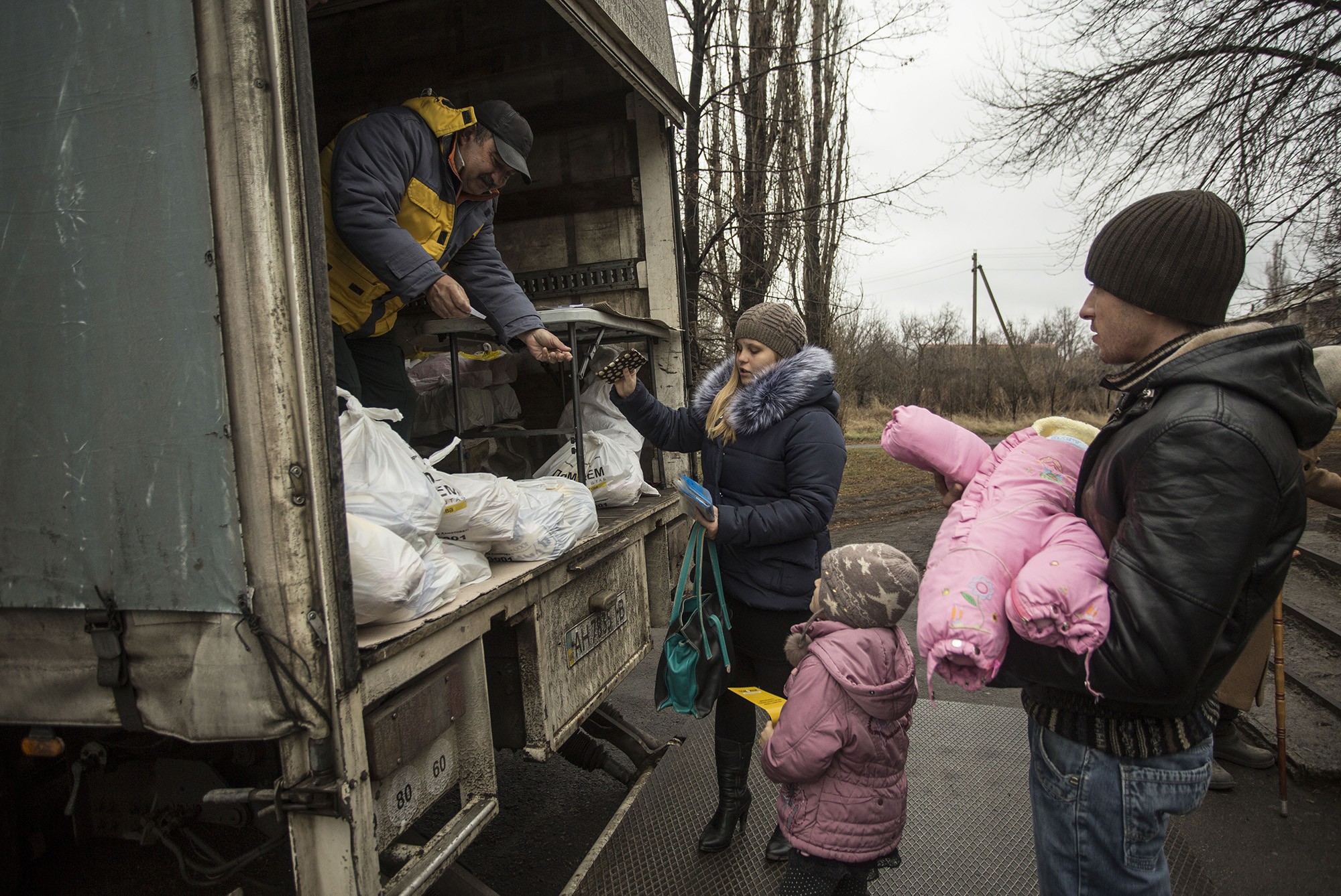 Local residents take the Rinat Akhmetov humanitarian aid in Verkniotoretske, Donetsk Oblast on Nov. 28.