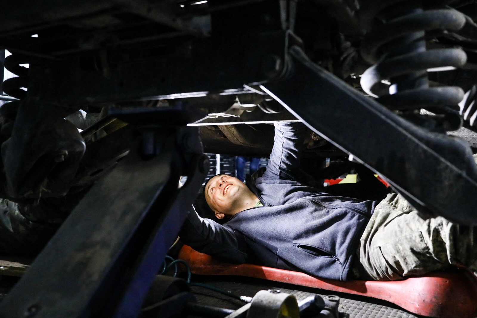 A technician repairs a Humvee vehicle at a Ukrainian army&#8217;s maintenance and overhaul workshop in the city of Zhytomyr on Nov. 20, 2020.