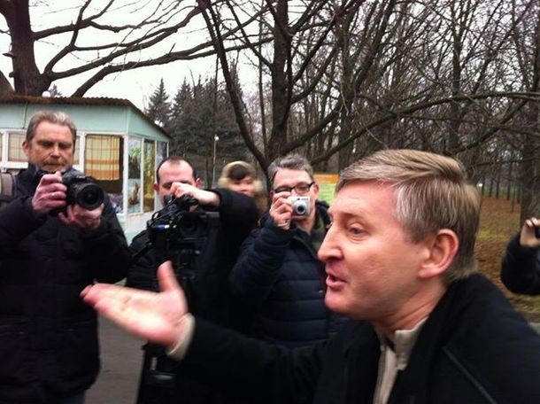 Ukrainian billionaire Rinat Akhmetov addresses protesters outside his Donetsk residence in January, explaining to them that he has not run off to his London One Hyde Park apartment to hide, but is staying put in Ukraine (Vasyl Gatsko)