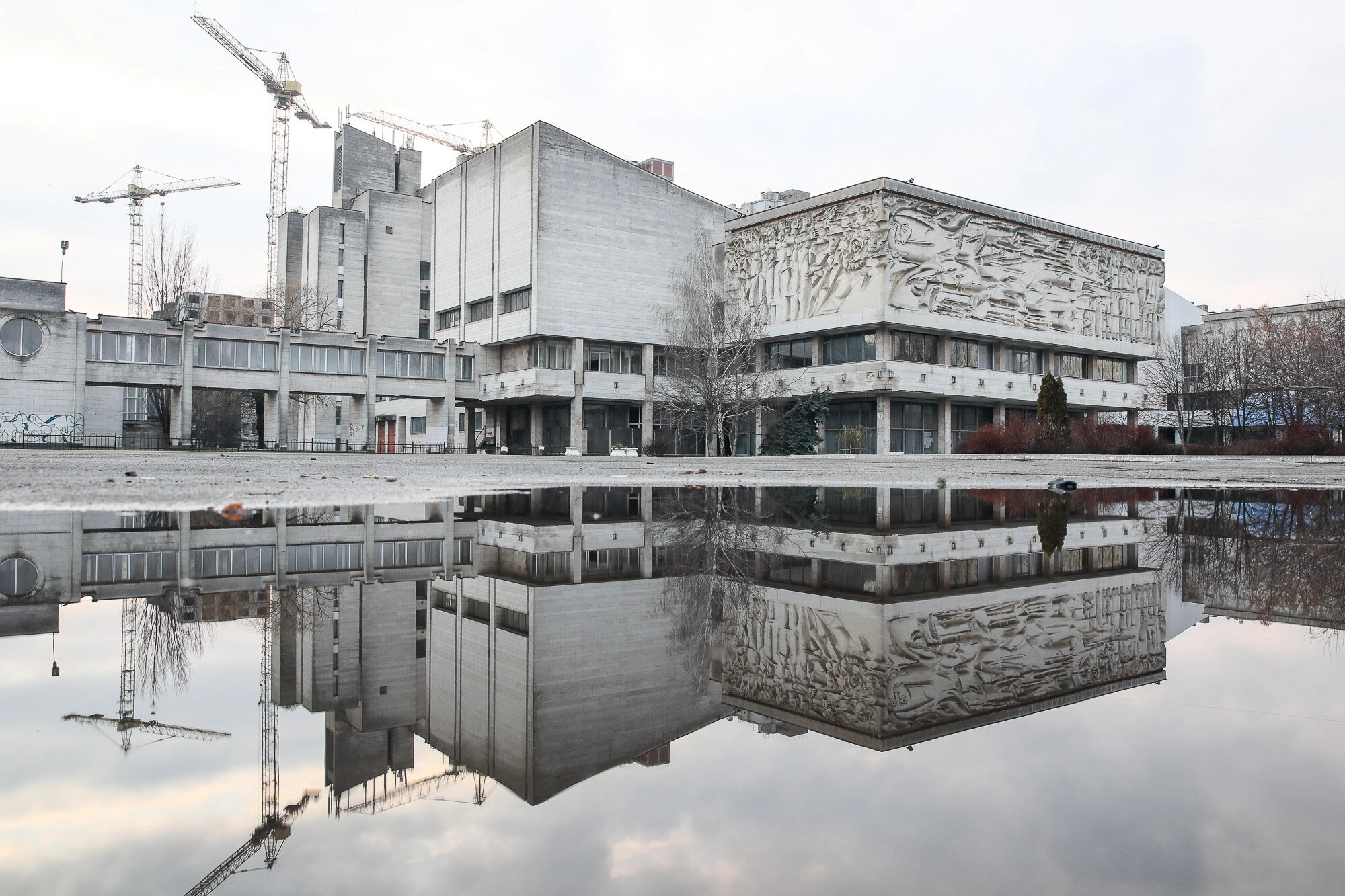 The Cybernetics Faculty of the Taras Shevchenko National University of Kyiv is located near the Vystavkovyi Tsentr metro station.