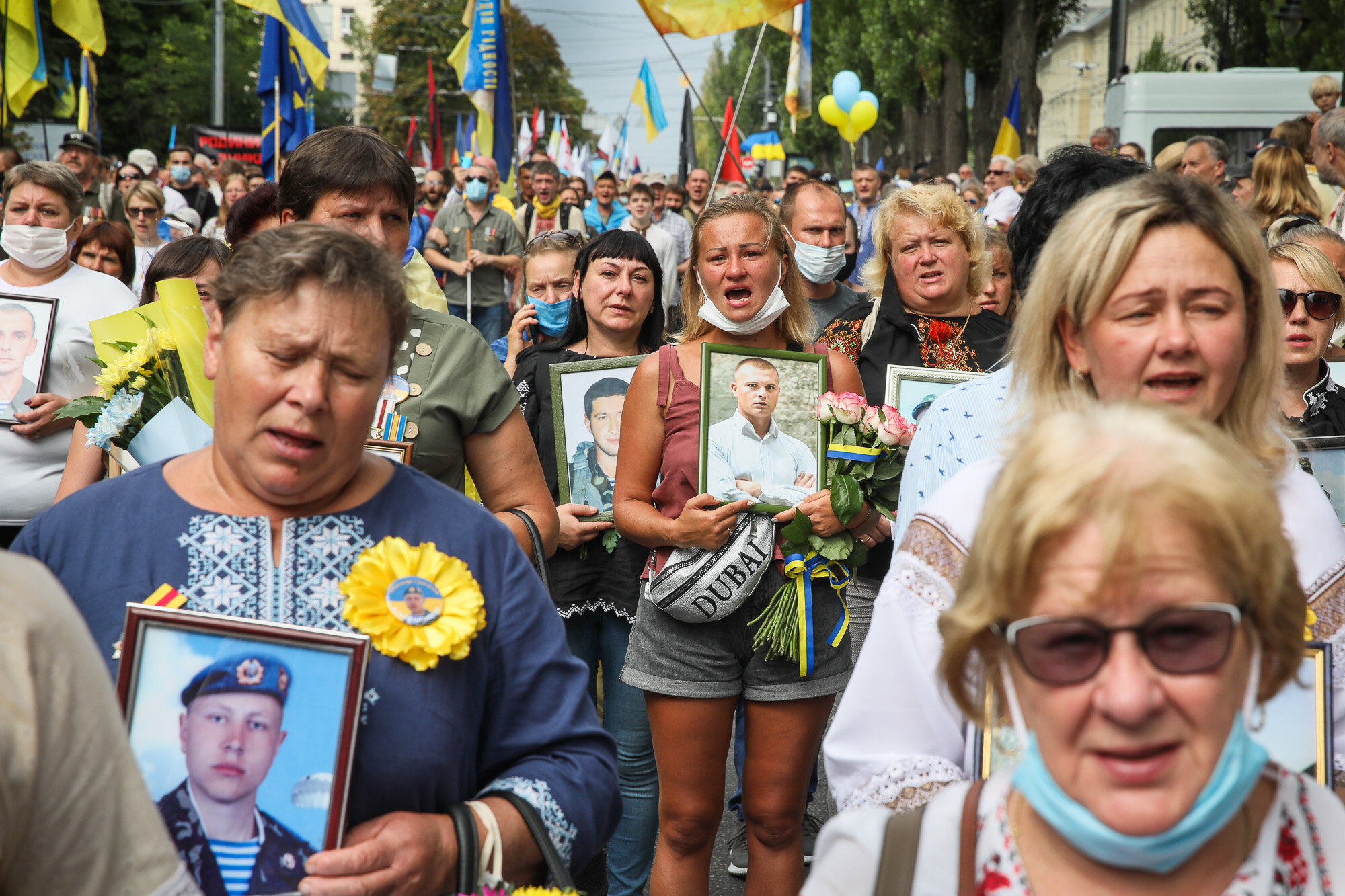 Relatives carry portraits of fallen soldiers during the March of Defenders of Ukraine, an event that celebrated Ukraine&#8217;s Independence Day in Kyiv, on Aug. 24, 2020.