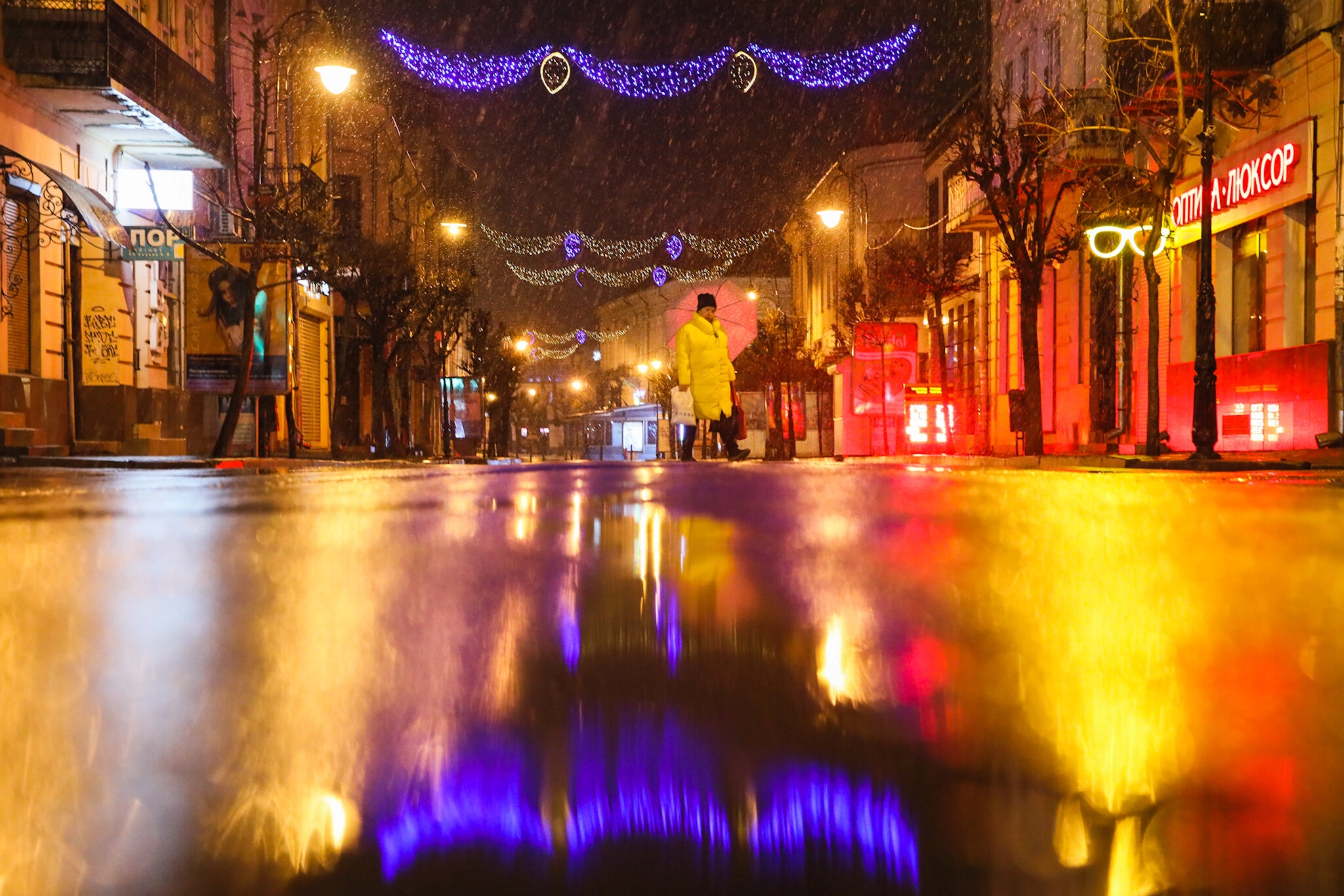 People walk along the streets of the central Kolomyia in Ivano-Frankivsk Oblast on March 16, 2021.