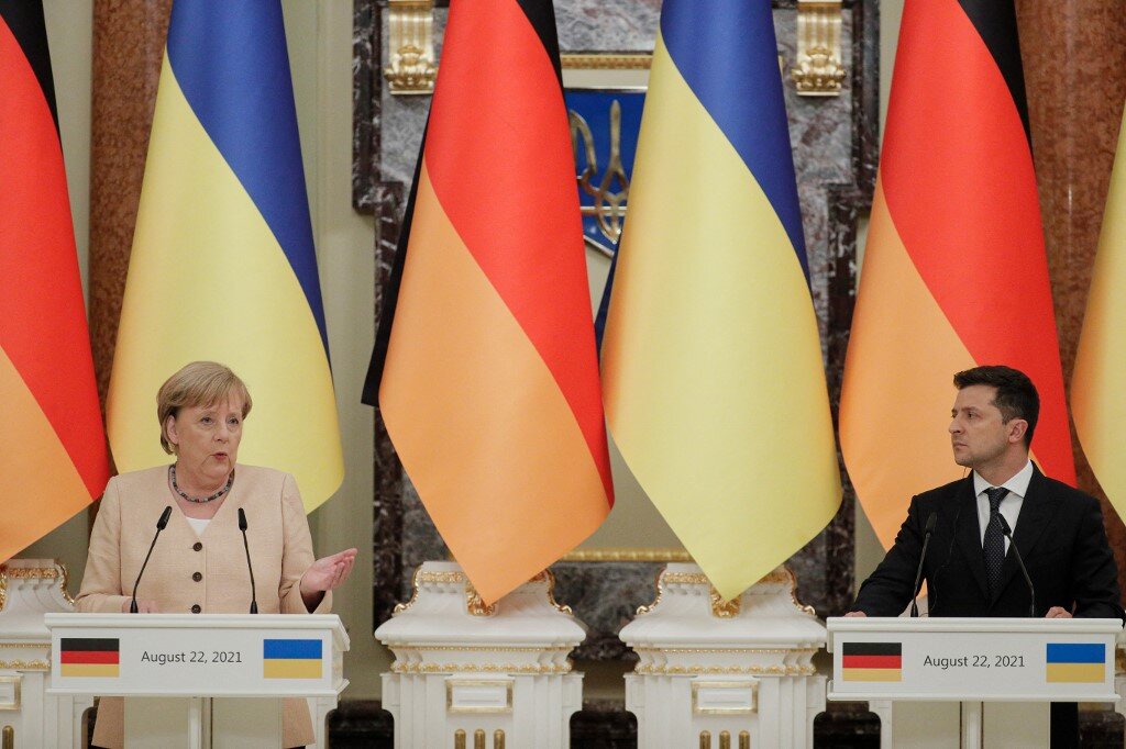 German Chancellor Angela Merkel (L) and Ukrainian President Volodymyr Zelensky give a joint news conference following their talks at the Mariinsky palace in Kyiv on Aug. 22, 2021. 