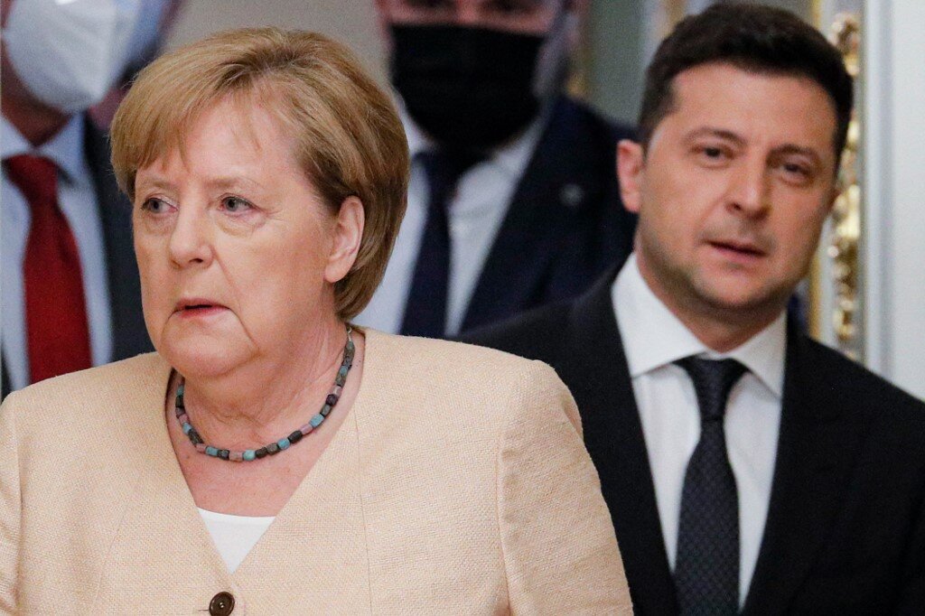 German Chancellor Angela Merkel (L) and Ukrainian President Volodymyr Zelensky arrives for a joint news conference following their talks at the Mariinsky palace in Kyiv,on August 22, 2021. 