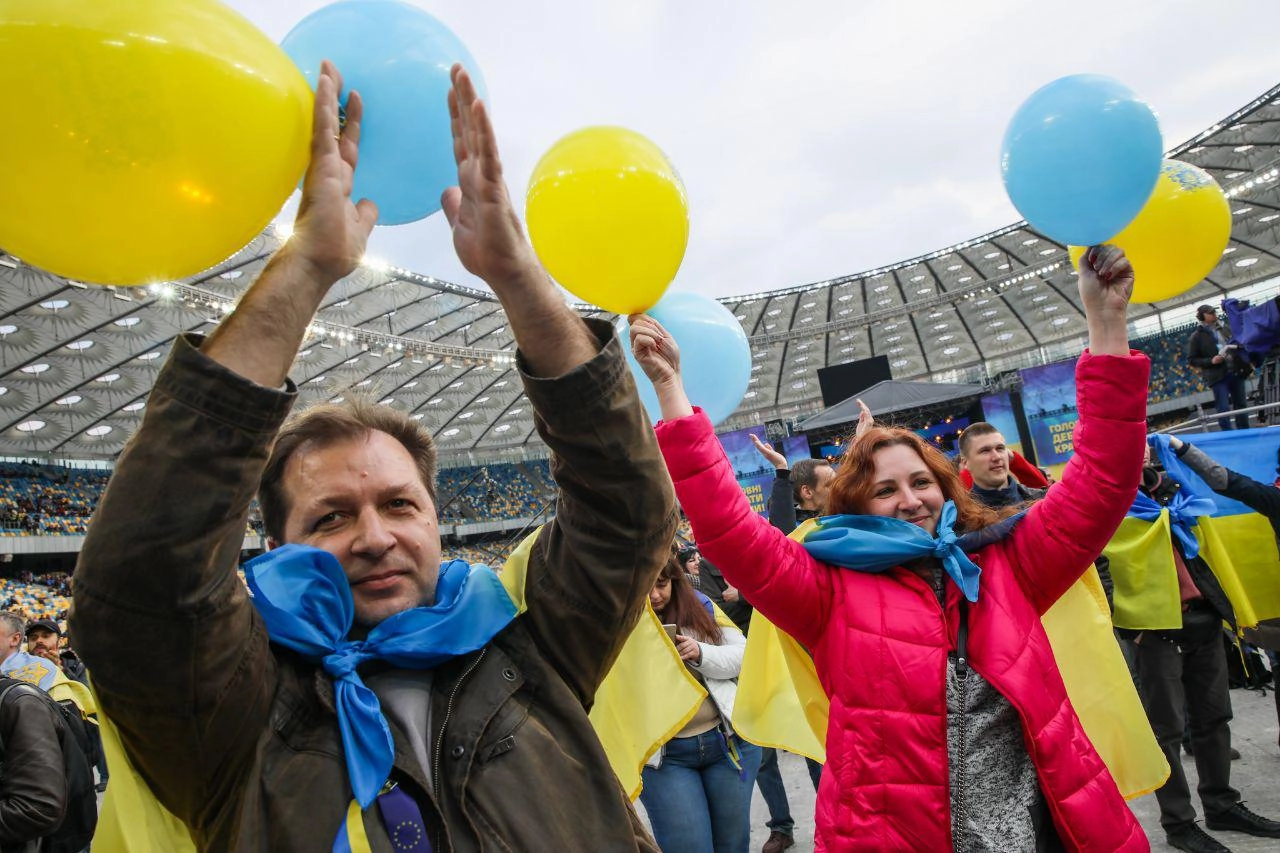 Supporters of President Petro Poroshenko gather ahead of the presidential electoral debate with his rival, comedian Volodymyr Zelenskiy, at Olimpiyskiy Stadium on April 19.