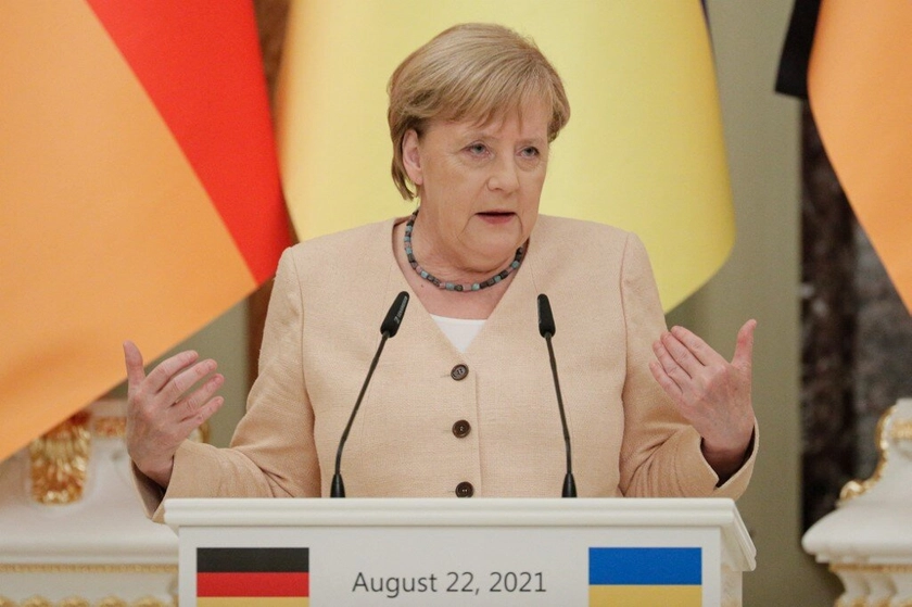 Merkel Urges EU-Russia Talks on Ukraine, But Rejects Mediator Role