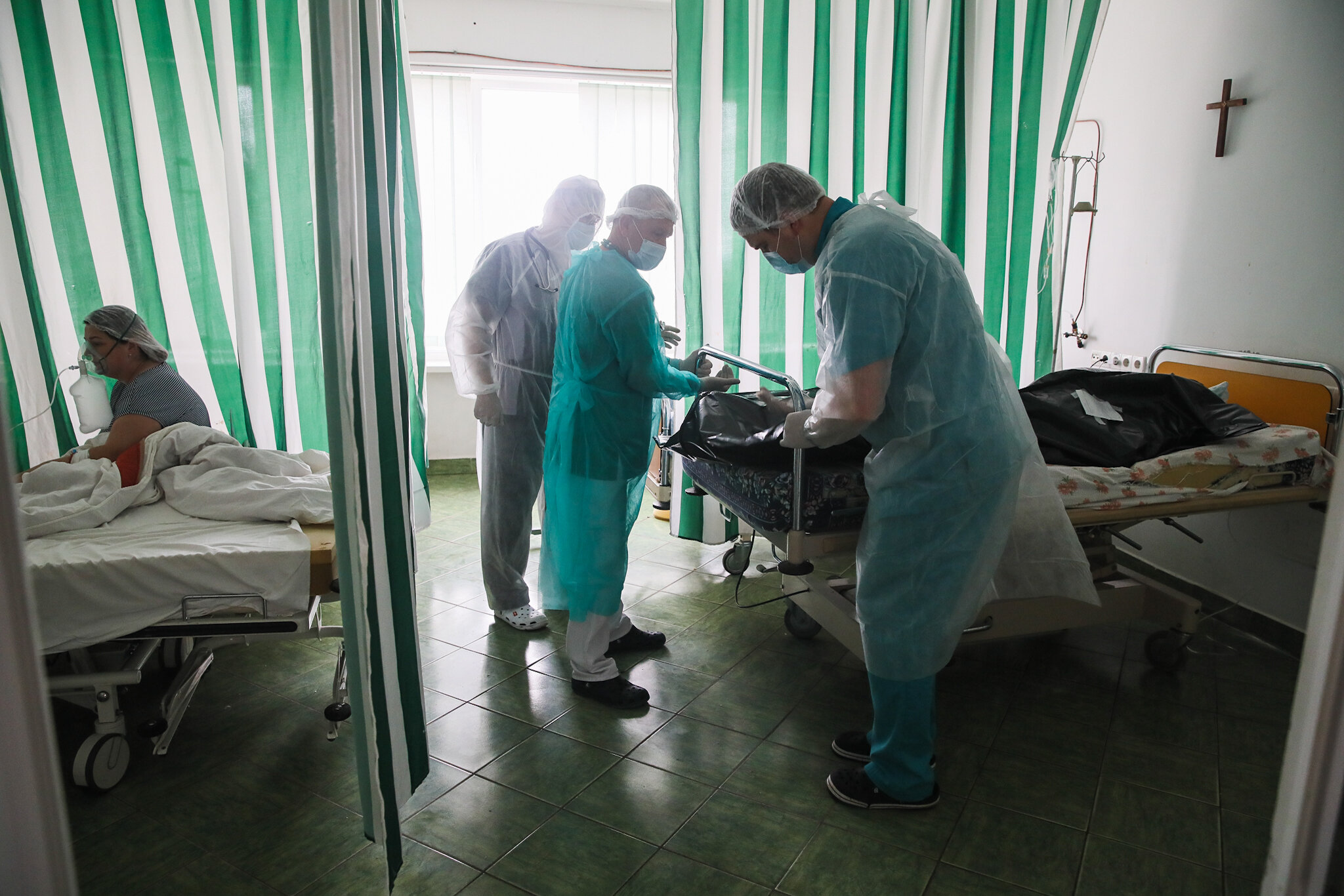 Medical workers transport the body of a patient who died of COVID-19 complications in the intensive care unit at Kolomyia District Hospital in Ivano-Frankivsk Oblast on March 16, 2021.
