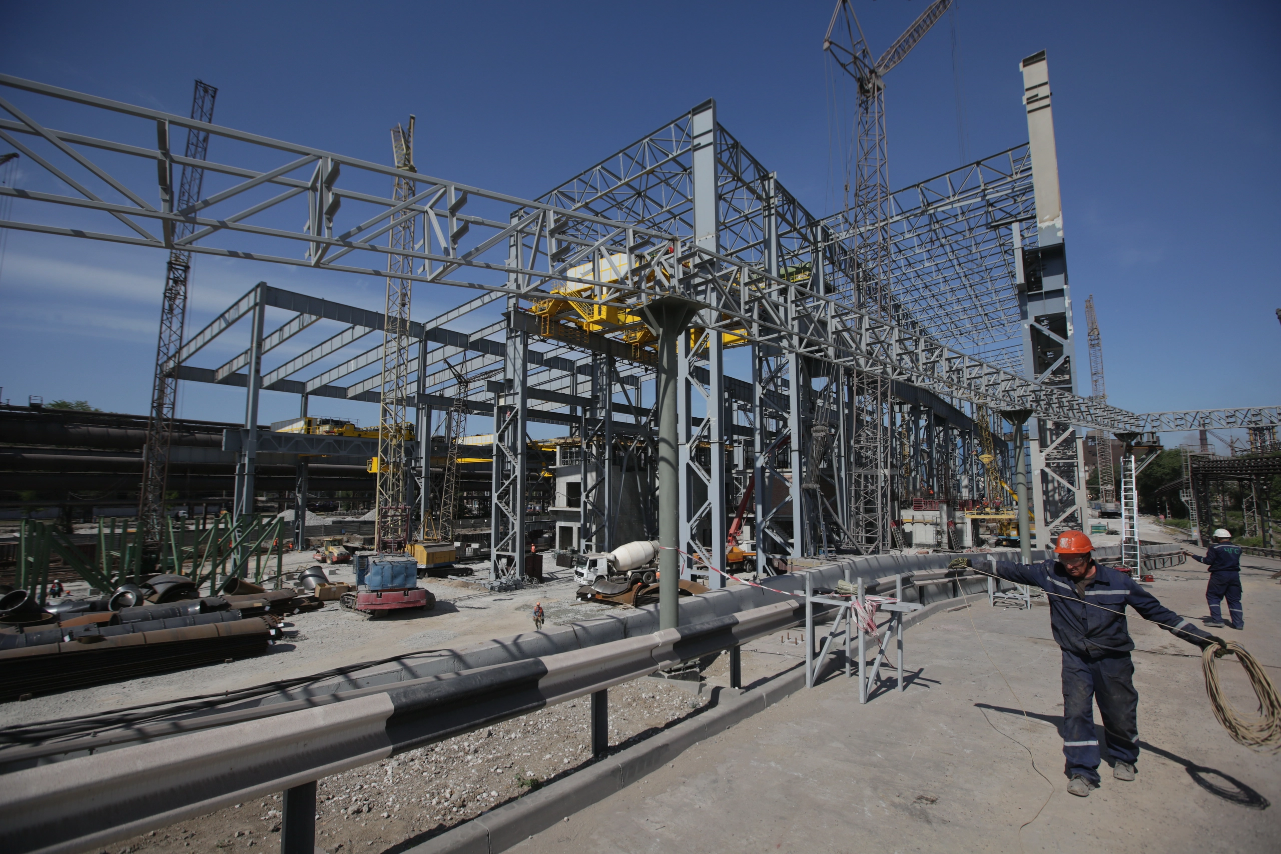 Workers at ArcelorMittal Kryvyi Rih work on building a new installation as a part of the company&#8217;s multi-million dollar investment program. 