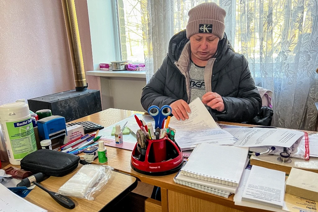 Last Ukraine Doctors Offer Lifeline in Shell-Ridden Bakhmut