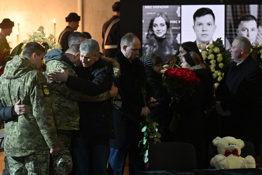 Relatives attend the funeral ceremony of Ukrainian Interior Minister Denys Monastyrsky and other employees of his department at the Ukrainian House in Kyiv on January 21, 2023. Sergei SUPINSKY / AFP
 