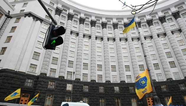 День звільнень. Хто з високопосадовців пішов у відставку через звинувачення в корупції