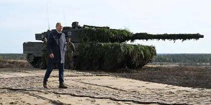 Шольц не зможе далі протистояти тиску і відправить танки в Україну